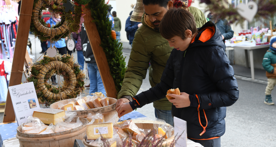 Alp Spektakel 2024 - Markt Alpkäse ©Johannes Baertsch Alp Spektakel 2024 - Markt Alpkäse ©Johannes Baertsch