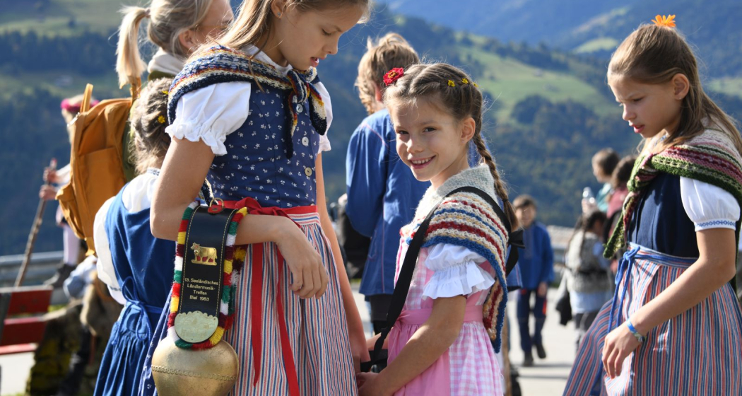 Kinderumzug Urchiger Kinderumzug durchs Dorf