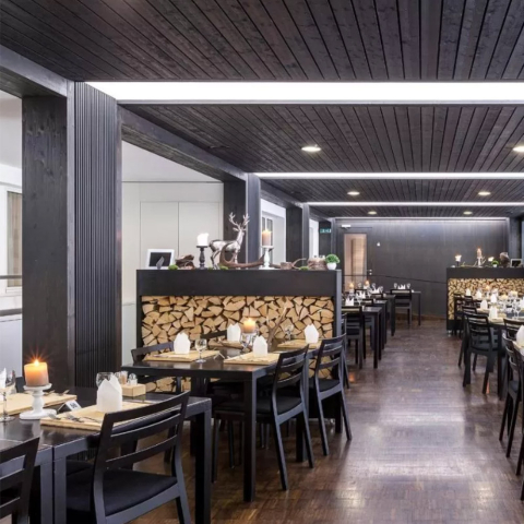 Moderne, gemütliche Atmosphäre im Alpina 