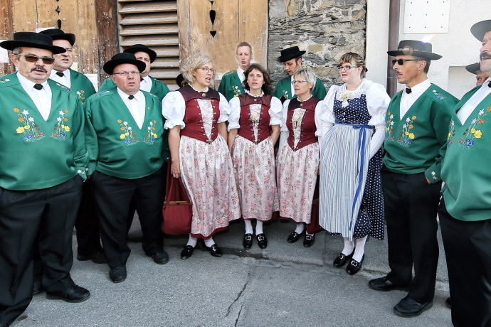 Jodlergruppe jodelt in den Marktstrassen von Seewis (© Kellermedia, Grüsch) Jodlergruppe jodelt in den Marktstrassen von Seewis
