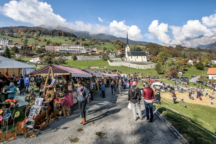 Eine Marktstrassen am Alp Spektakel (© Kellermedia, Grüsch) Eine der Marktstrassen am Prättigauer Alp Spektakel in Seewis