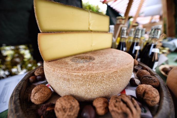 Prättigauer Alpkäse (© Ziitla.ch) Guter Alpkäse soll möglichst wenig Löcher haben. Ist ja kein Emmentaler.