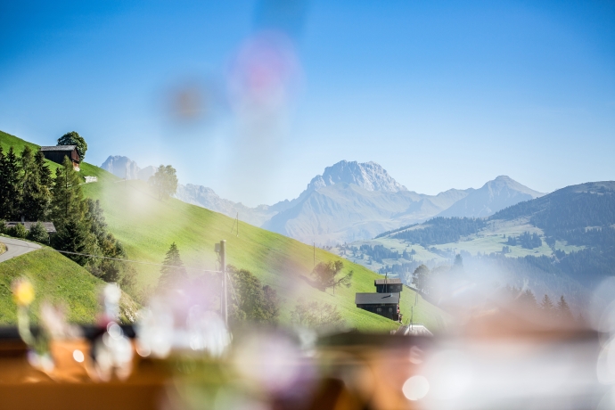Terrasse vom Gasthaus Hochwang in Furna - so nah bei den Sternen!