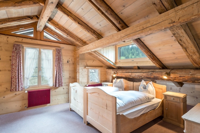 Dachzimmer im Hotel Rhätia in St. Antönien (© Thomas Hablützel) Dachzimmer im Hotel Rhätia in St. Antönien