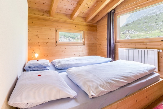 Mehr Bergblick geht nicht. (© Thomas Hablützel) Doppelzimmer im Berghaus Sulzfluh. Mehr Bergblick geht nicht.