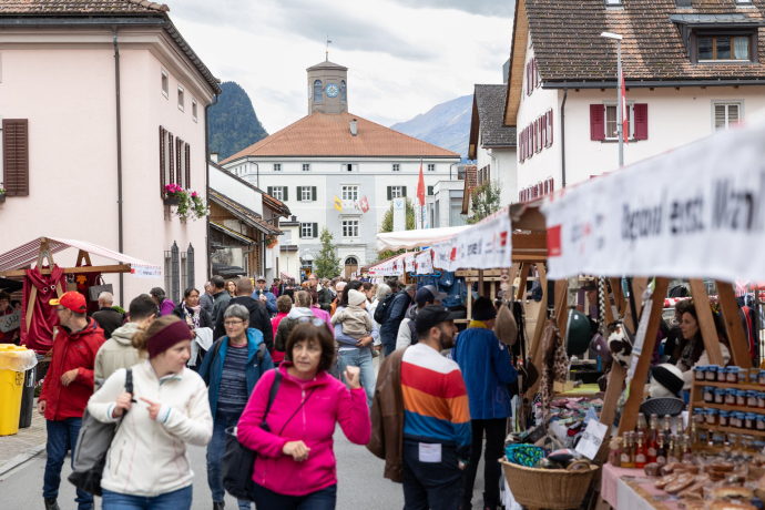 Marktstrasse in Seewis Grosser Spezialitäten- und Handwerkermarkt