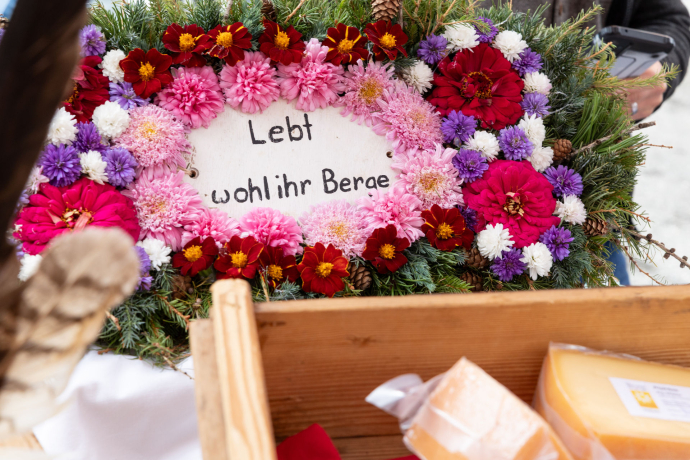 Auf der Alpkäse-Flaniermeile Grosse Auswahl an Prättigauer Alpkäse